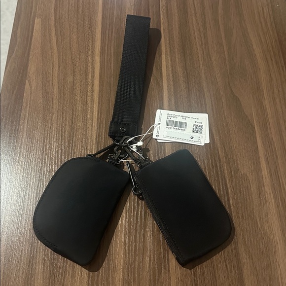 RARE NWT Lululemon Dual Pouch Wristlet *Hawaii
Black - Picture 3 of 3